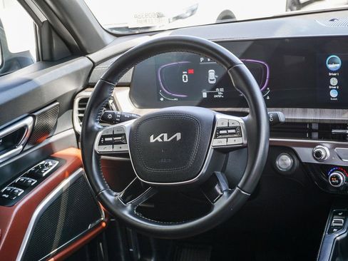 Certified 2024 Kia Telluride EX w/ EX Captain's Chair Package FWD image 17