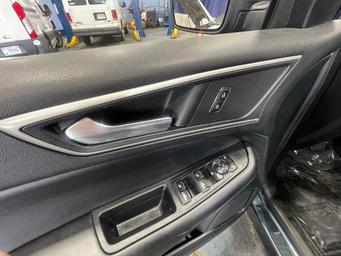 Used 2022 Ford Edge SEL w/ Convenience Package image 11