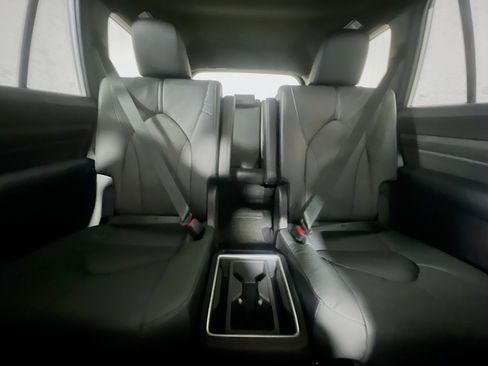 Used 2025 Toyota Grand Highlander AWD Hybrid image 33