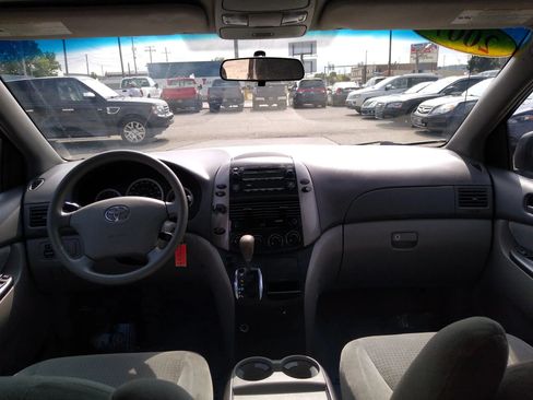 Used 2007 Toyota Sienna CE FWD image 18