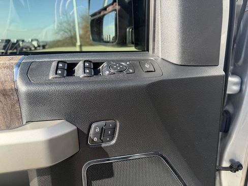 Used 2017 Ford F250 Lariat w/ Lariat Ultimate Package image 11