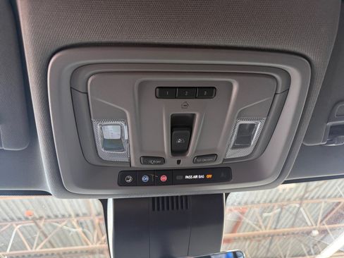 Used 2024 Chevrolet Silverado 1500 LTZ AWD/4WD image 23