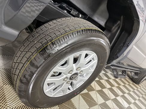 Used 2025 Toyota Tacoma SR5 image 31