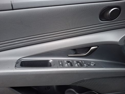 Certified 2025 Hyundai Elantra Sport FWD image 12