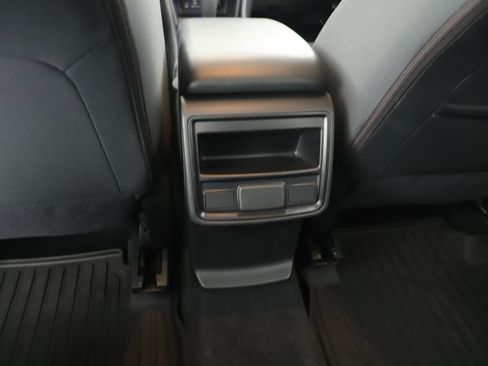 Used 2021 Subaru Forester Base image 25