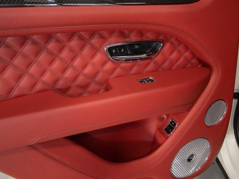 Used 2022 Bentley Bentayga image 42