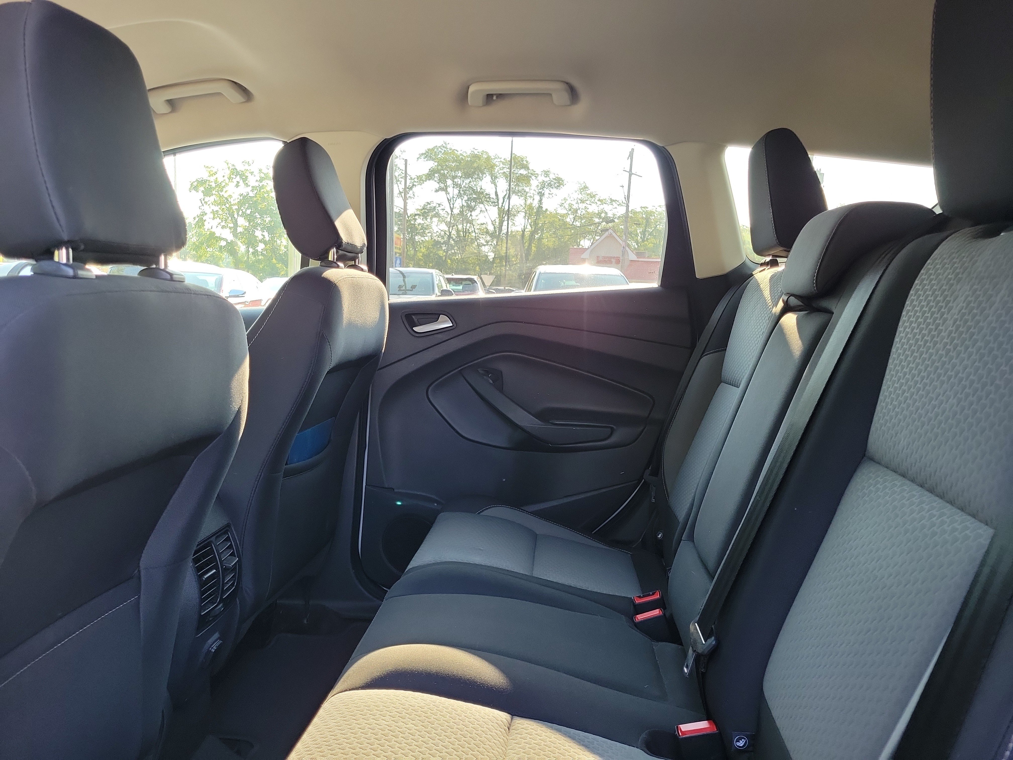 Used 2018 Ford Escape SE FWD image 11