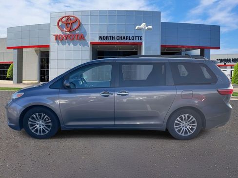 Used 2015 Toyota Sienna XLE w/ XLE Navigation Package image 7
