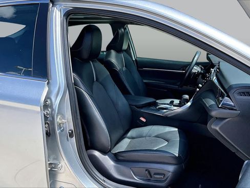 Used 2020 Toyota Camry XSE FWD image 9