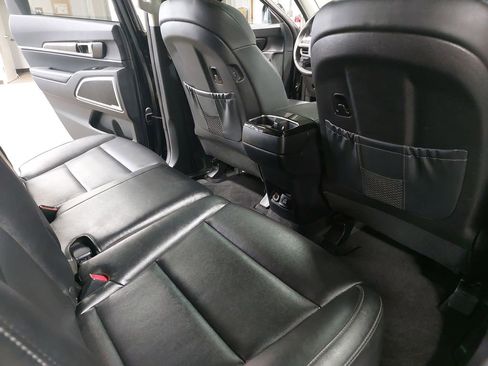 Used 2023 Kia Telluride EX AWD/4WD image 11