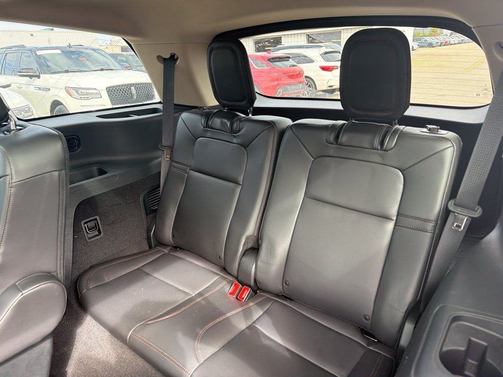 Used 2024 Lincoln Aviator AWD w/ Premium Package image 12