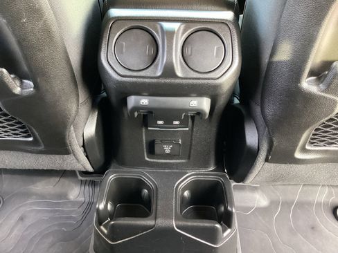 Used 2024 Jeep Gladiator Mojave w/ Technology Group image 28