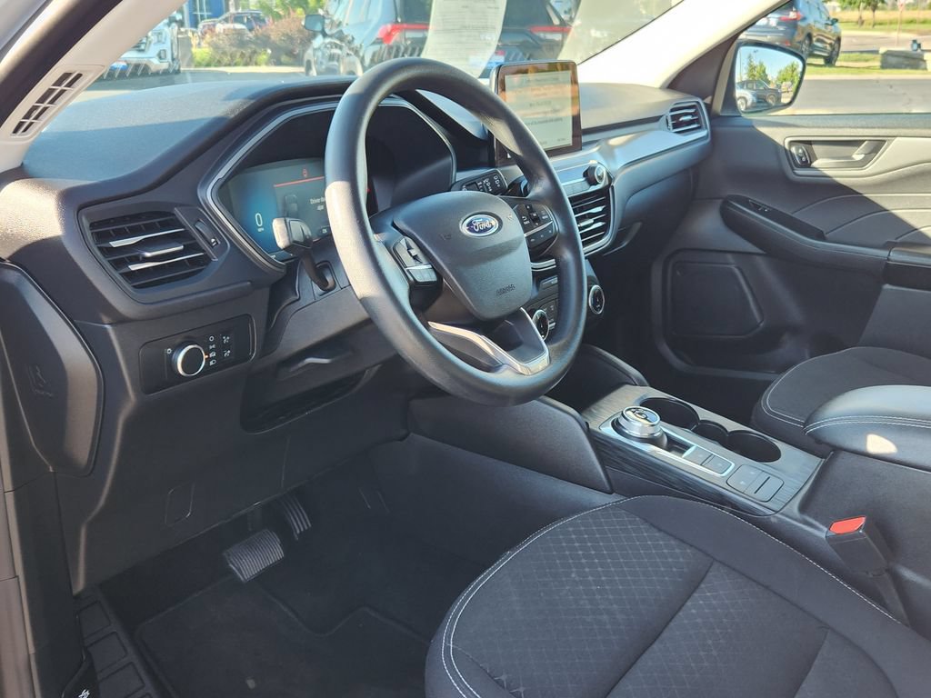 Used 2025 Ford Escape Active AWD/4WD image 12