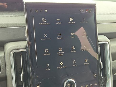 Used 2025 GMC Yukon Denali image 28