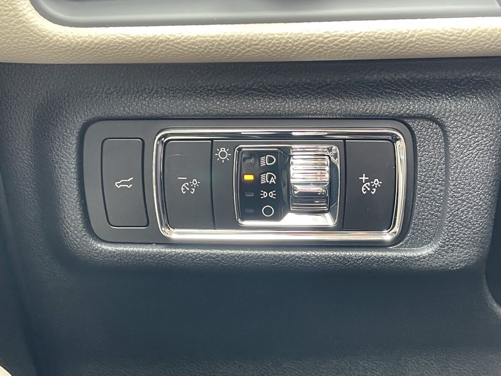 New 2025 Lincoln Corsair Reserve FWD image 16