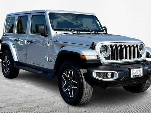 Used 2024 Jeep Wrangler Sahara image 12