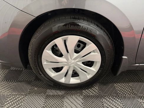 Used 2022 Nissan Versa S FWD image 11