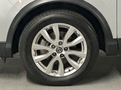 Used 2021 Nissan Rogue Sport S image 25