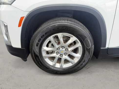 Used 2022 Chevrolet Traverse LS FWD image 9