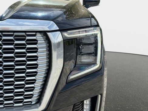 Used 2023 GMC Yukon XL Denali AWD/4WD image 9