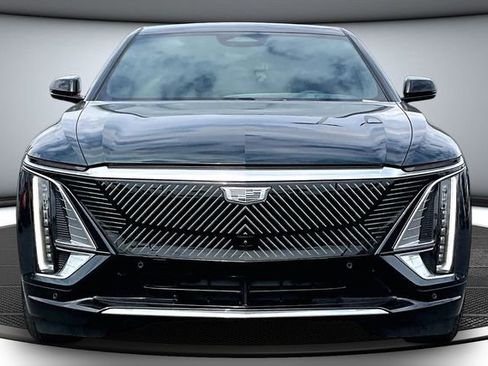 Used 2024 Cadillac Lyriq Luxury w/ LPO, Floor Liner Package AWD/4WD image 2