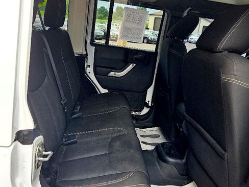 Used 2016 Jeep Wrangler Unlimited Sahara w/ Connectivity Group image 13