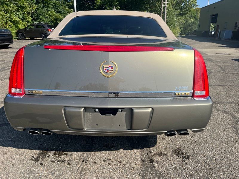 Used 2011 Cadillac DTS FWD image 6