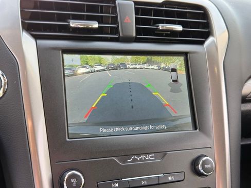 Used 2020 Ford Fusion SE FWD image 13