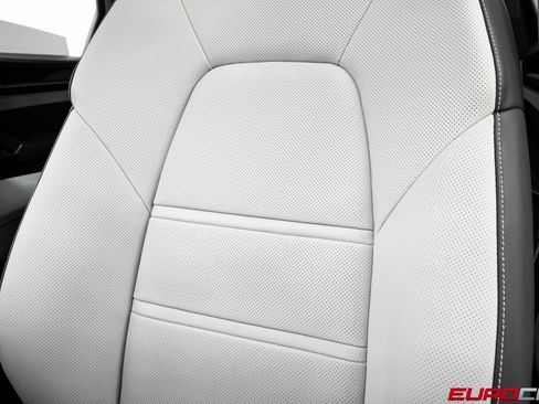 Used 2025 Porsche Cayenne Turbo image 44