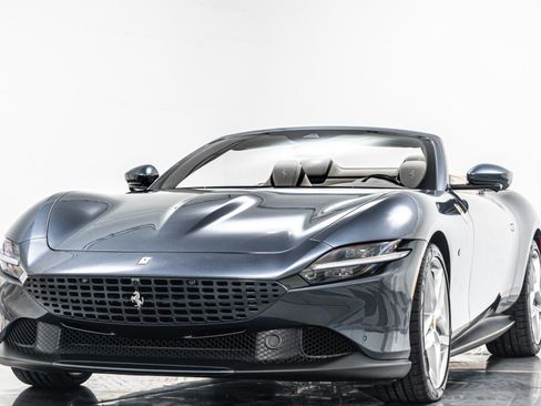 Used 2025 Ferrari Roma Spider RWD image 5