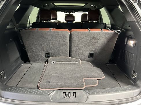 Used 2023 Ford Explorer Platinum w/ Premium Technology Package image 27