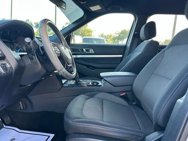 Used 2017 Ford Explorer XLT FWD image 11