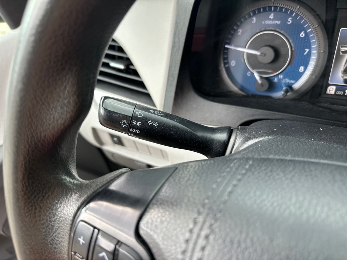 Used 2020 Toyota Sienna LE w/ LE Preferred Package FWD image 17