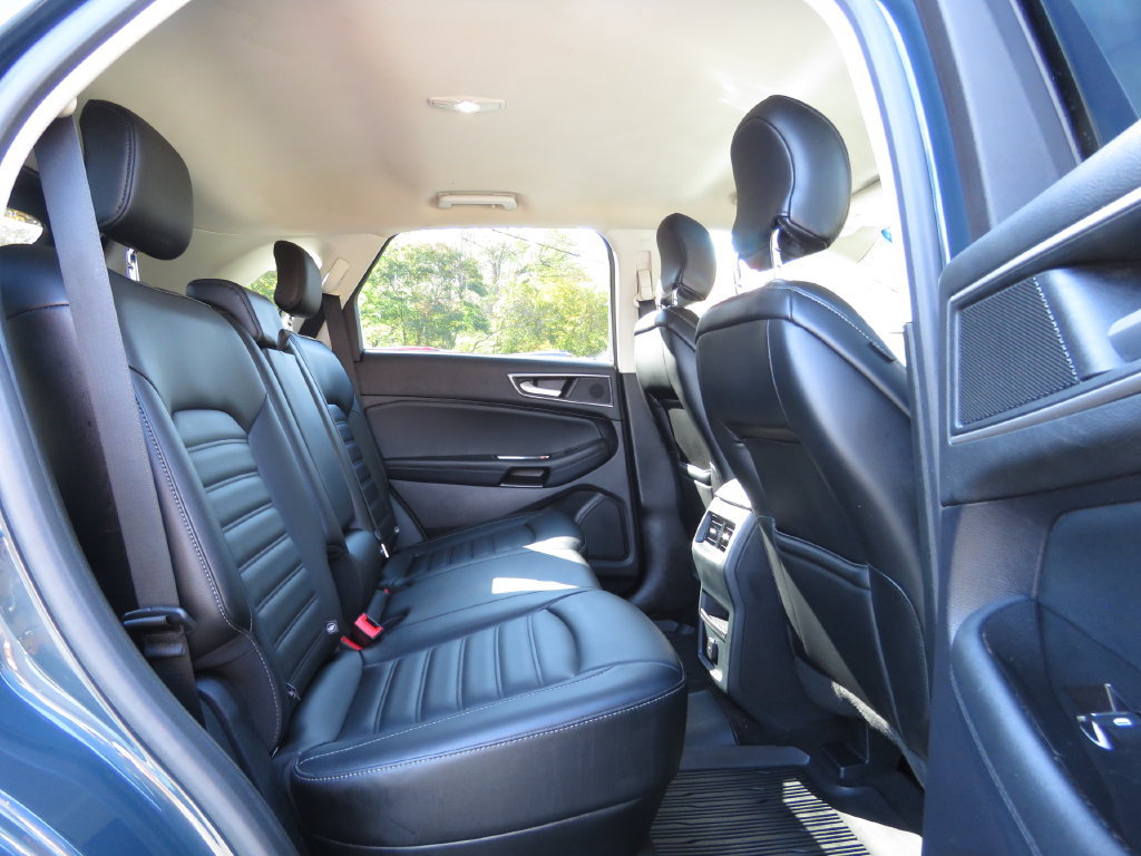 Used 2019 Ford Edge SEL w/ Equipment Group 201A AWD/4WD image 16