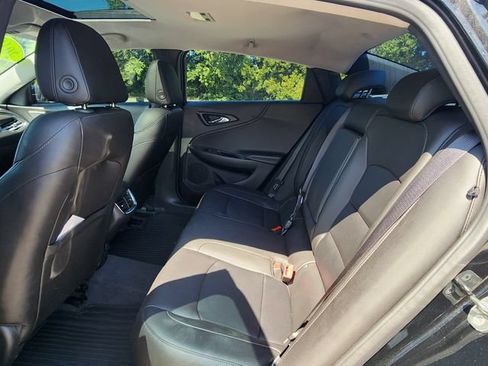 Used 2018 Chevrolet Malibu LT w/ Leather Package FWD image 18