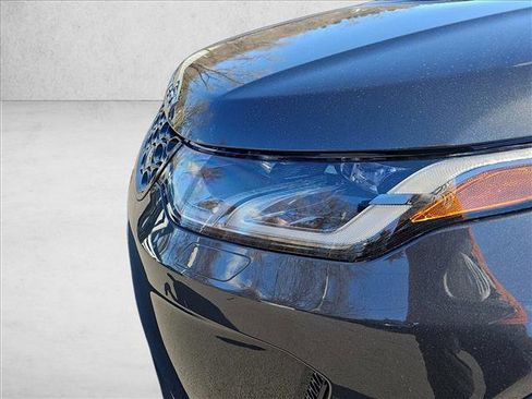 Used 2025 Land Rover Discovery Sport S image 30