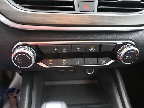 Used 2025 Nissan Altima 2.5 SV FWD image 9