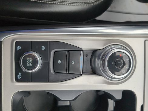 Used 2024 Ford Explorer XLT w/ Equipment Group 202A image 31