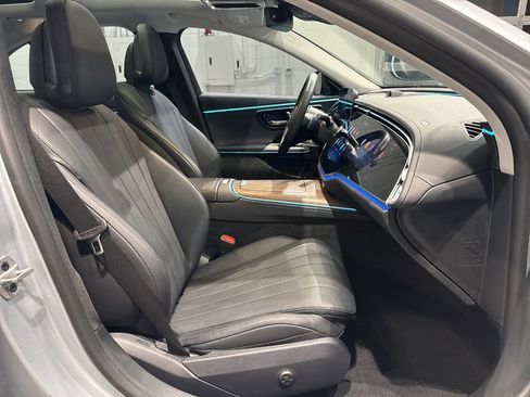 Used 2024 Mercedes-Benz E 350 4MATIC Sedan w/ Airmatic Package image 39