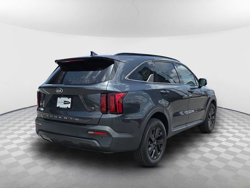 Used 2021 Kia Sorento S w/ Panoramic Sunroof Package AWD/4WD image 8