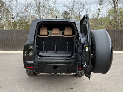 New 2026 Land Rover Defender 130 X-Dynamic SE AWD/4WD image 5
