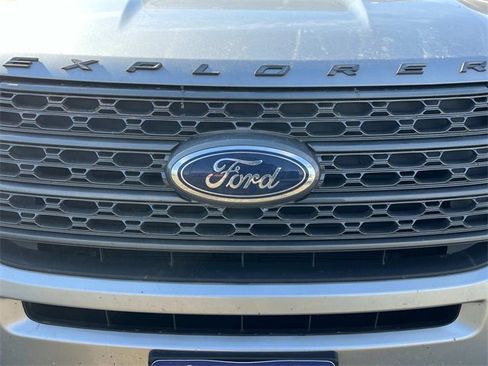 Used 2023 Ford Explorer XLT w/ Equipment Group 202A image 9