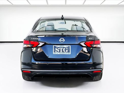 Used 2021 Nissan Versa SV FWD image 5