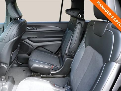 New 2025 Jeep Grand Cherokee L Altitude image 16