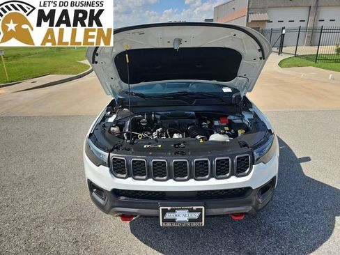 Used 2025 Jeep Compass Trailhawk AWD/4WD image 29