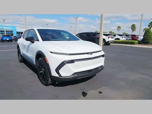 New 2026 Chevrolet Equinox EV LT image 30