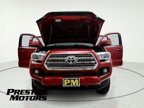 Used 2017 Toyota Tacoma TRD Sport w/ Tow Package AWD/4WD image 12