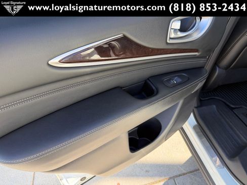 Used 2017 INFINITI QX60 Luxe w/ Deluxe Technology Package image 16