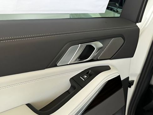 Used 2026 BMW X5 sDrive40i w/ M Sport Package image 23