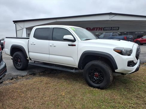 Used 2019 Toyota Tacoma TRD Off-Road image 8